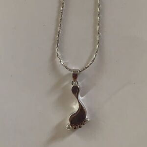 Elegant Silver Necklace with Pendant